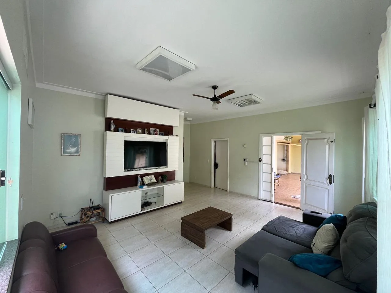 CASA DISPONÍVEL PARA VENDA NO CENTRO EM RONDONÓPOLIS! — foto 2