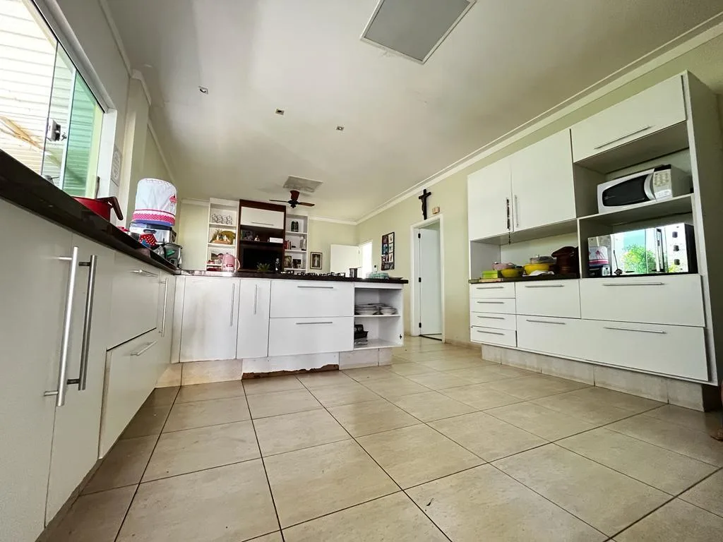 CASA DISPONÍVEL PARA VENDA NO CENTRO EM RONDONÓPOLIS! — foto 12