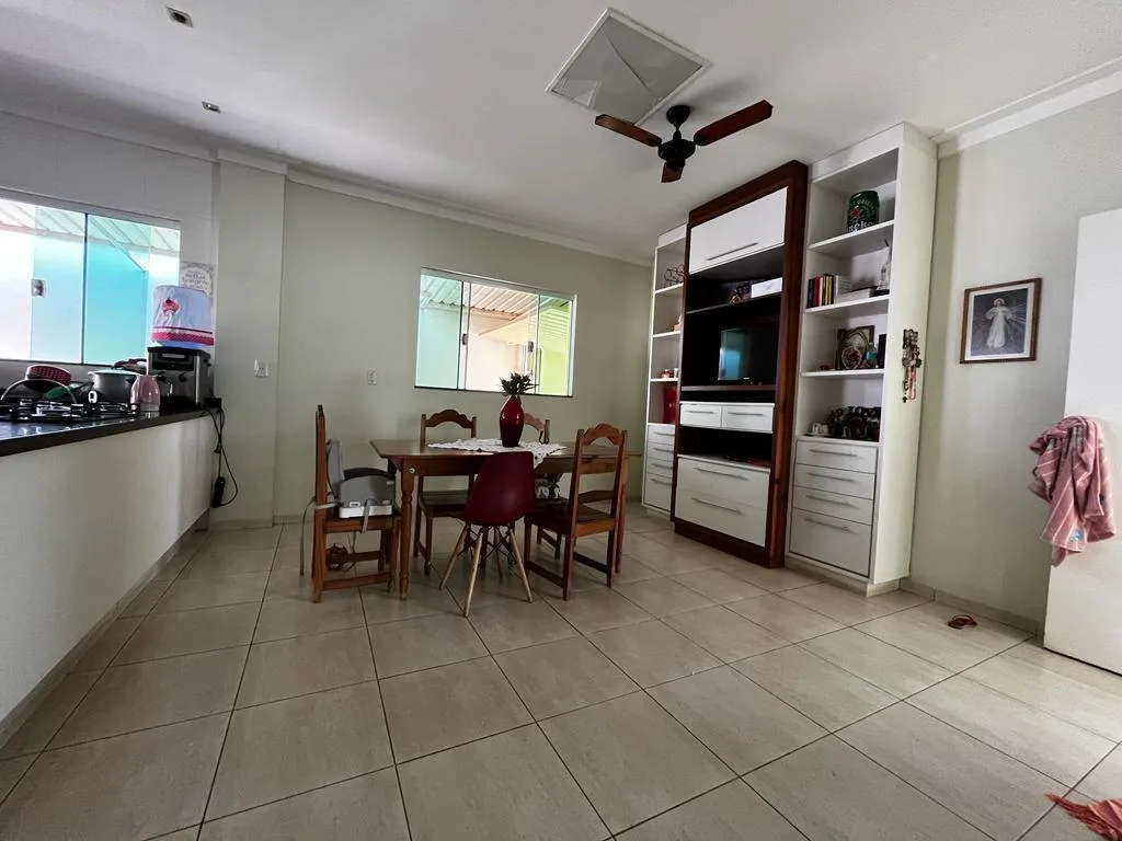 CASA DISPONÍVEL PARA VENDA NO CENTRO EM RONDONÓPOLIS! — foto 13