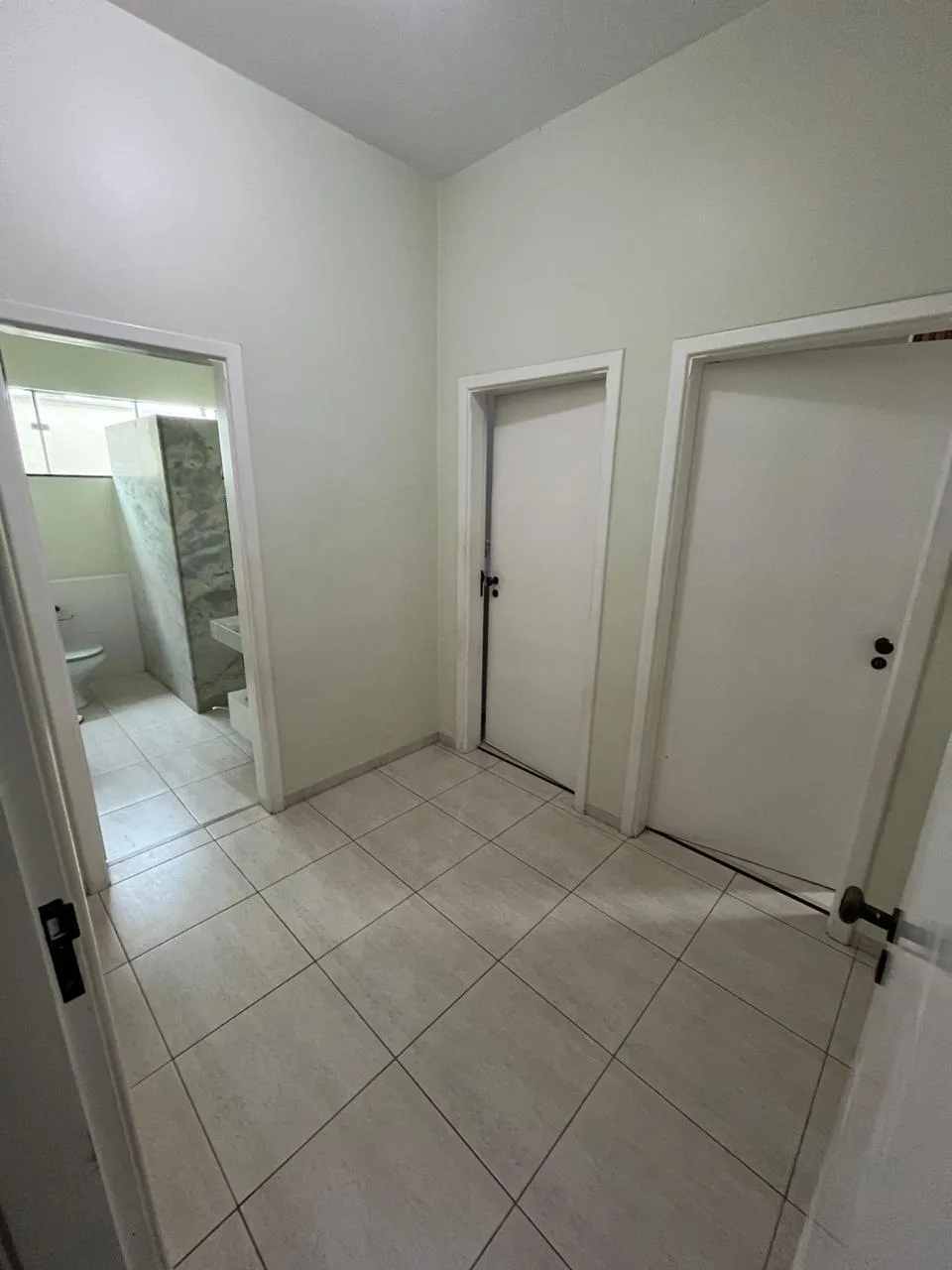 CASA DISPONÍVEL PARA VENDA NO CENTRO EM RONDONÓPOLIS! — foto 27