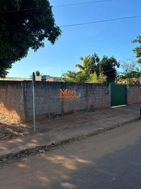 CASA Á VENDA  NO BAIRRO JARDIM TANCREDO NEVES