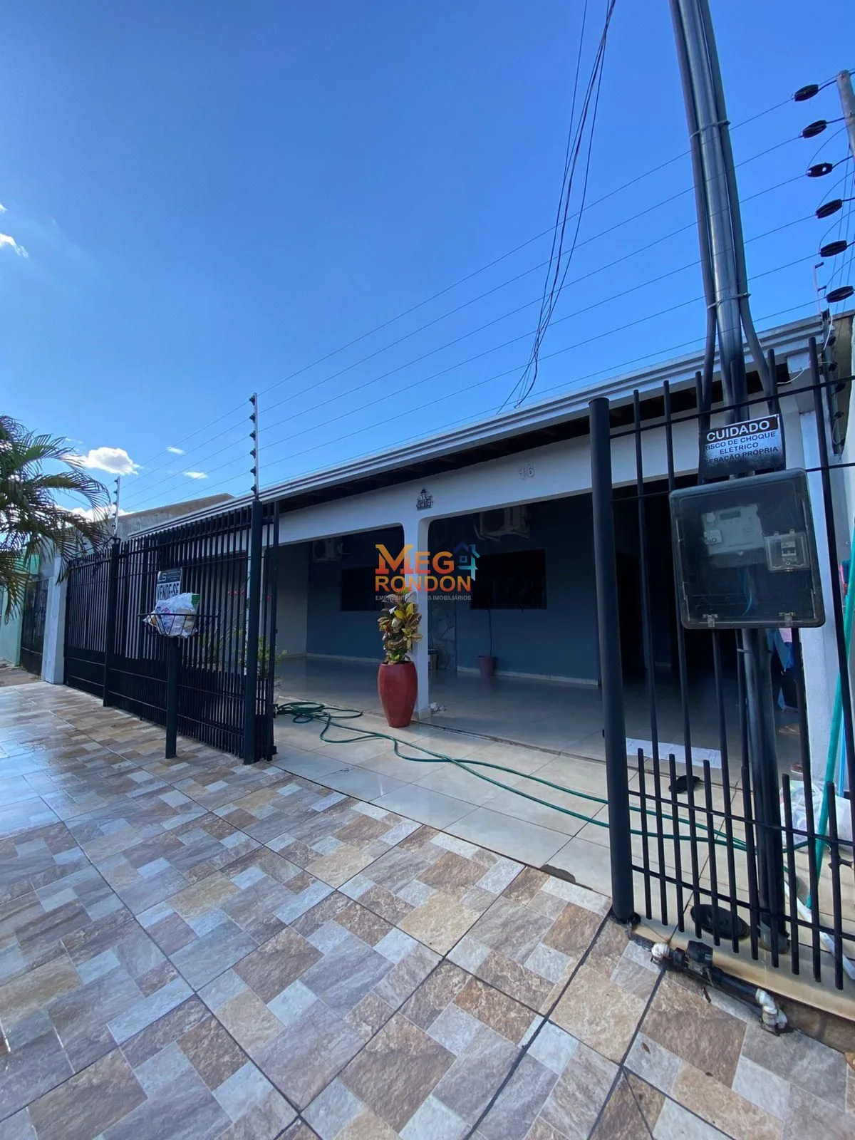 CASA COM SALA EXTERNA NO CONJUNTO SÃO JOSÉ — foto principal