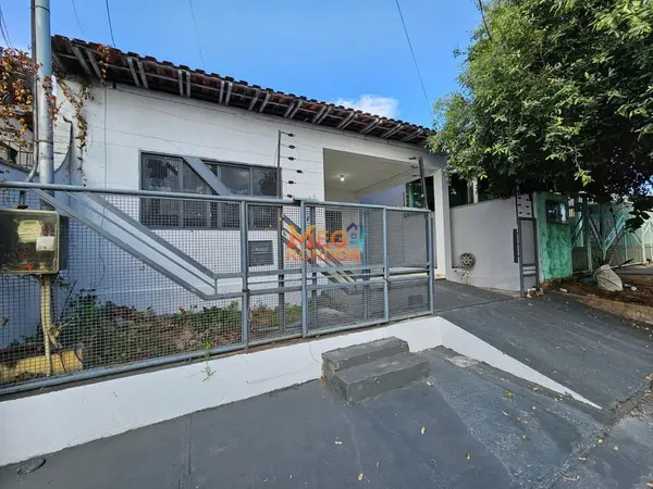 🏡 CASA À VENDA E PARA LOCAÇÃO – CENTRO